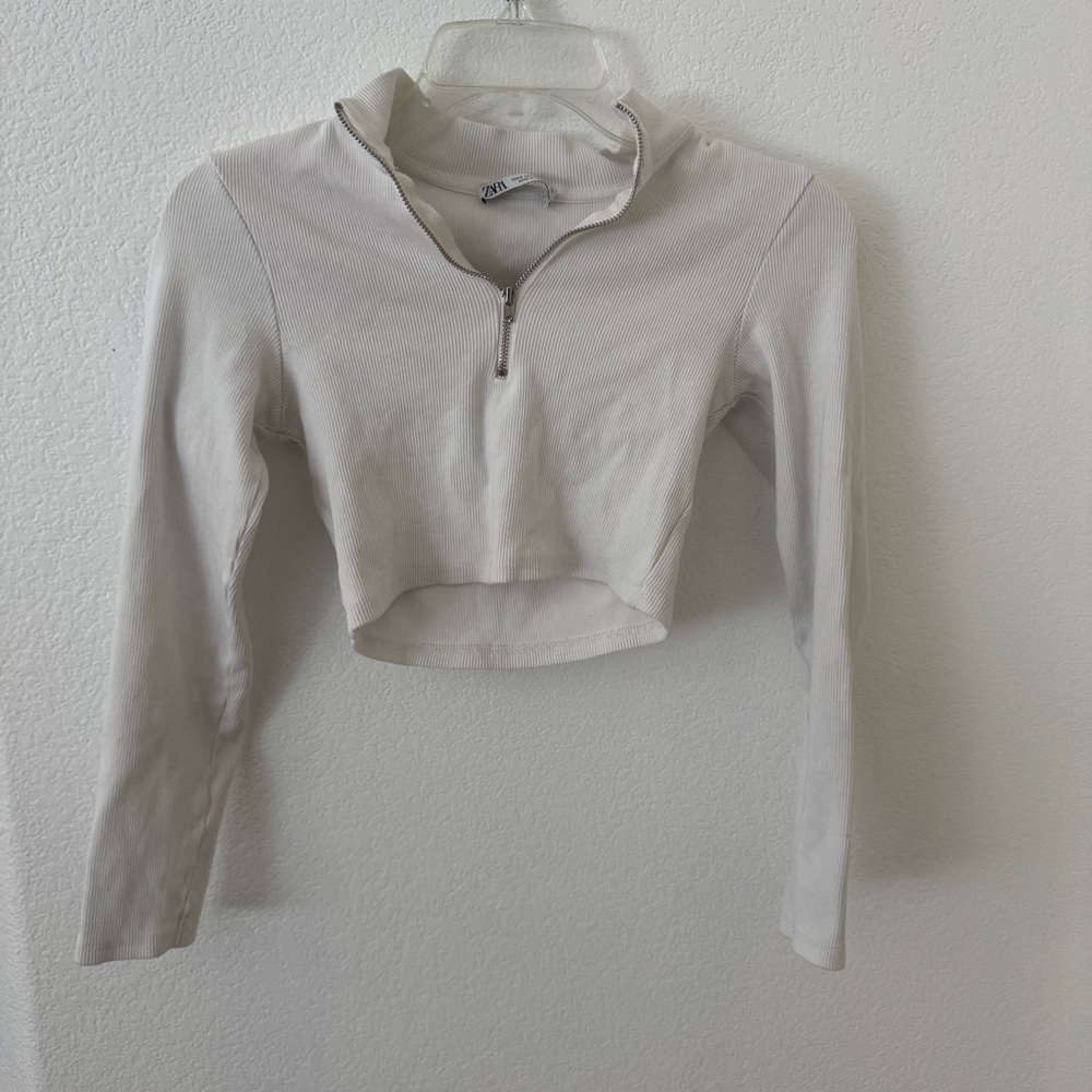 3/$15 Zara Cream Long Sleeve Crop Top with zipper